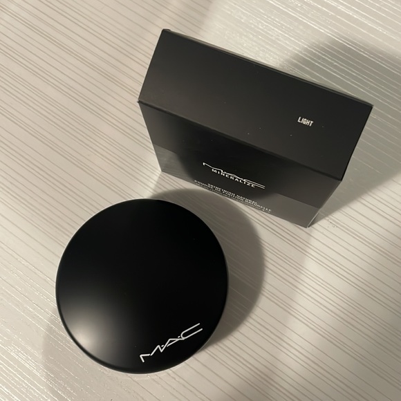 MAC COSMETICS Mineralize Powder - Picture 3 of 4